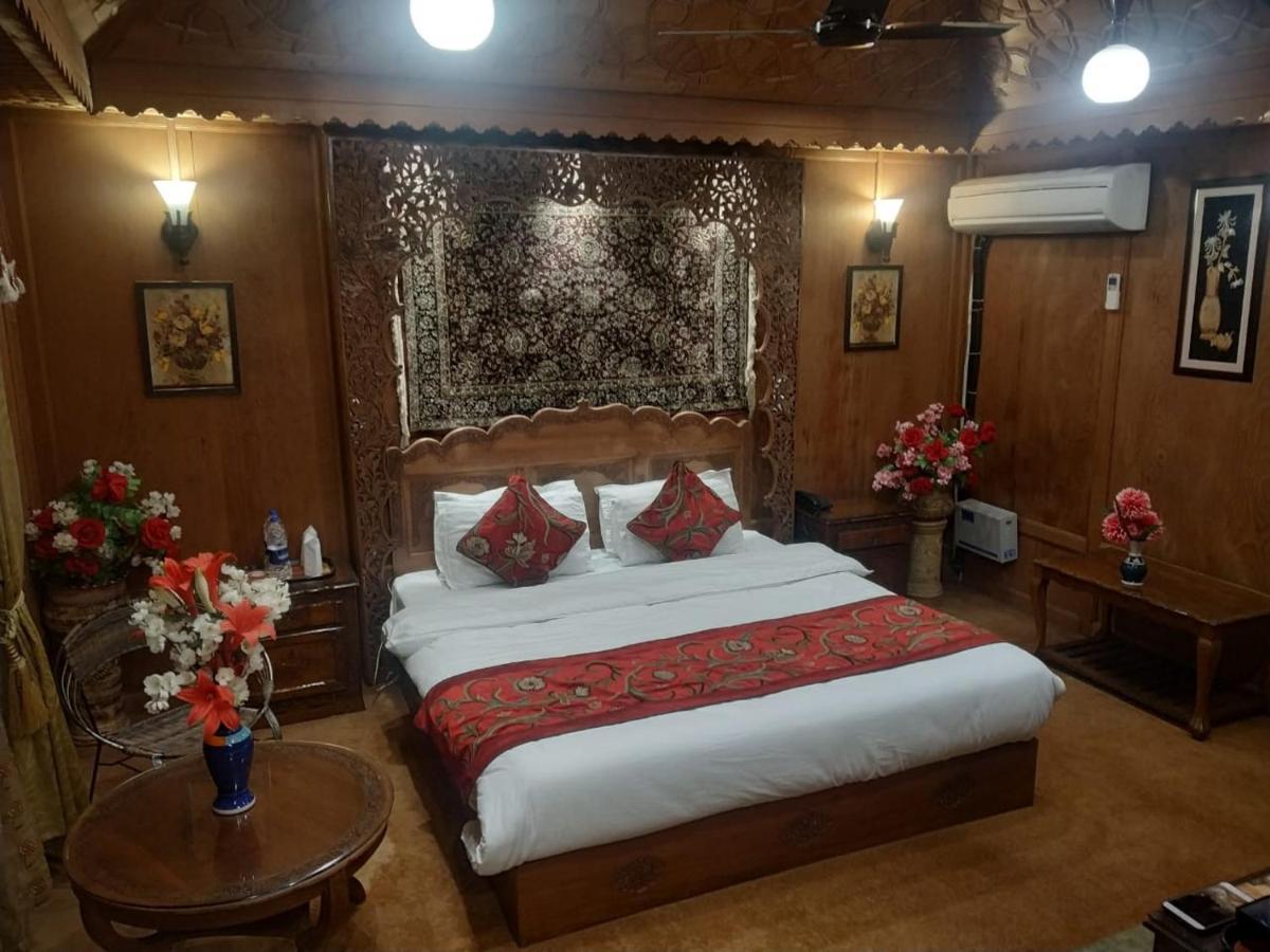 The Mughal Sheraton Houseboat Ξενοδοχείο Durgjan Εξωτερικό φωτογραφία