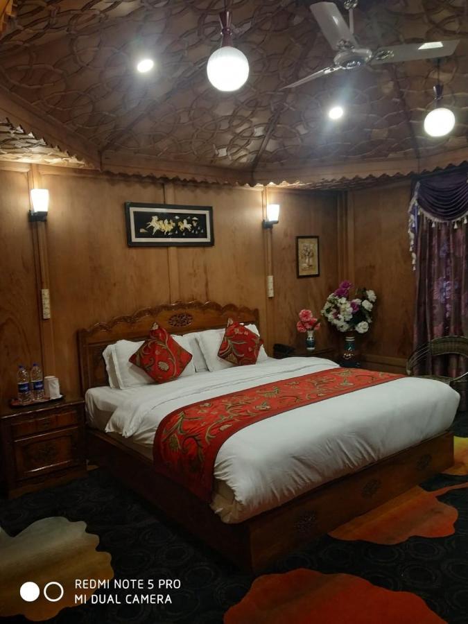 The Mughal Sheraton Houseboat Ξενοδοχείο Durgjan Εξωτερικό φωτογραφία