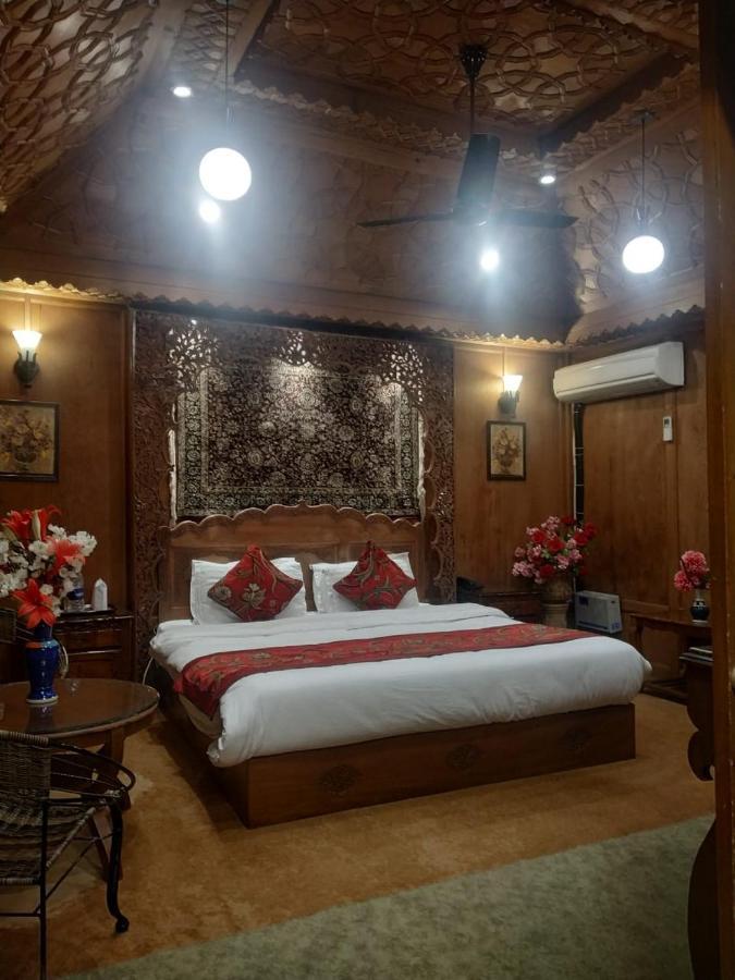 The Mughal Sheraton Houseboat Ξενοδοχείο Durgjan Εξωτερικό φωτογραφία