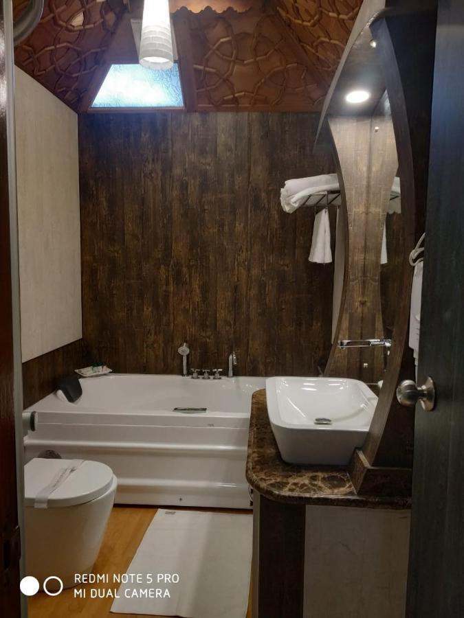 The Mughal Sheraton Houseboat Ξενοδοχείο Durgjan Εξωτερικό φωτογραφία